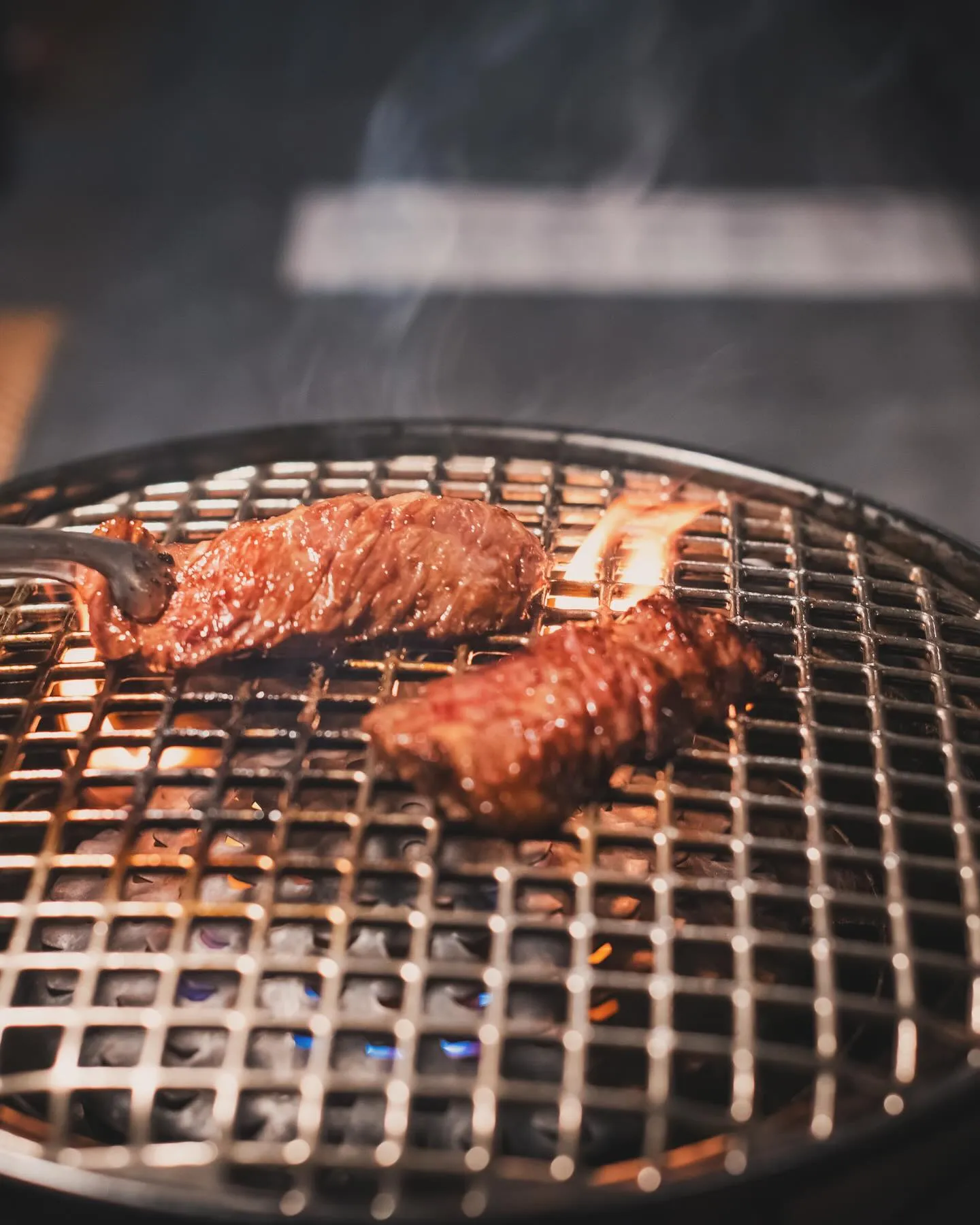 👗🌟 おしゃれな焼肉店「三代目ひょうたんや」では、特別なひと...